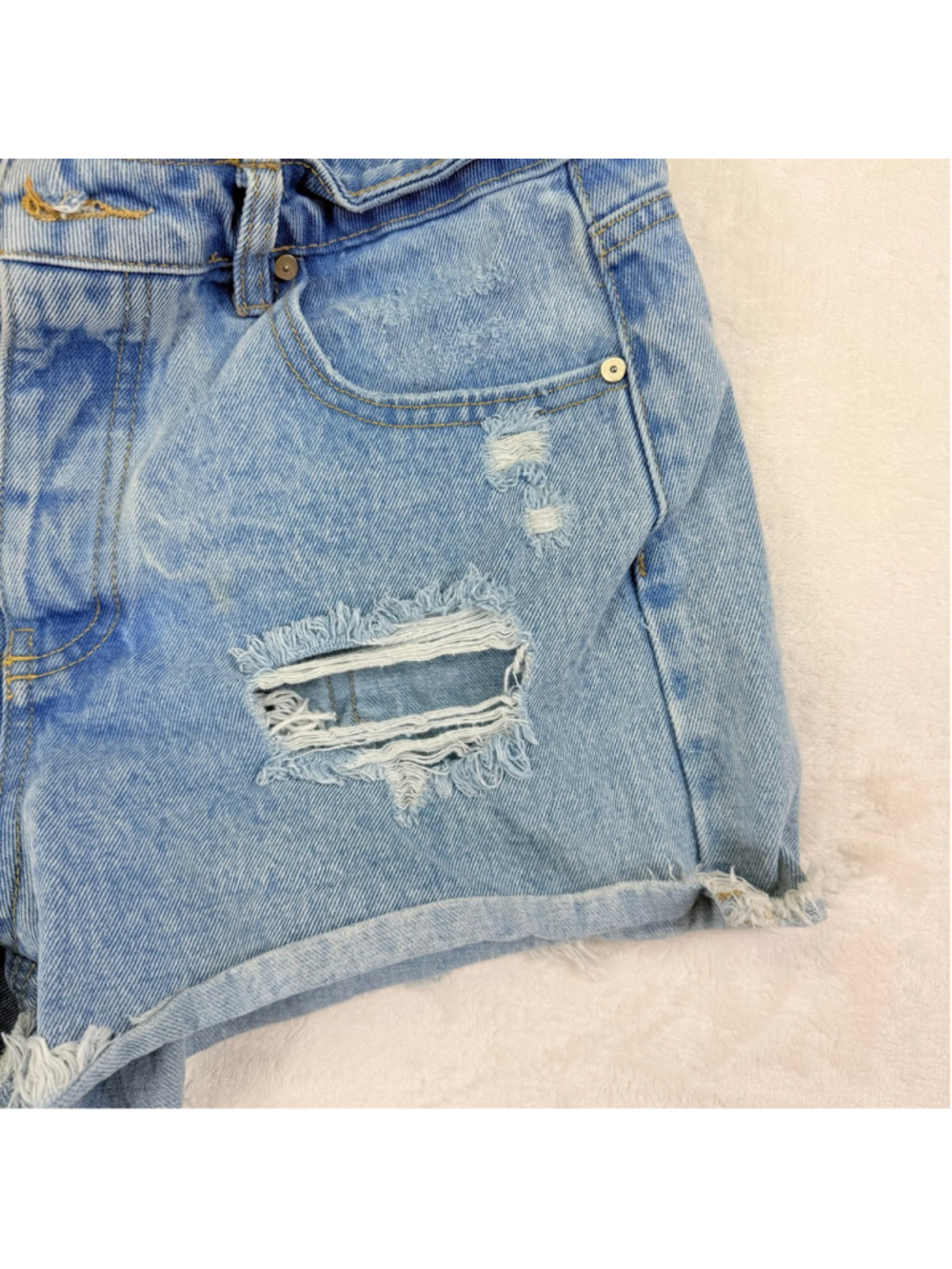 Juniors Banjara Light Blue Distressed Jean Shorts Size 7 - Picture 3 of 11